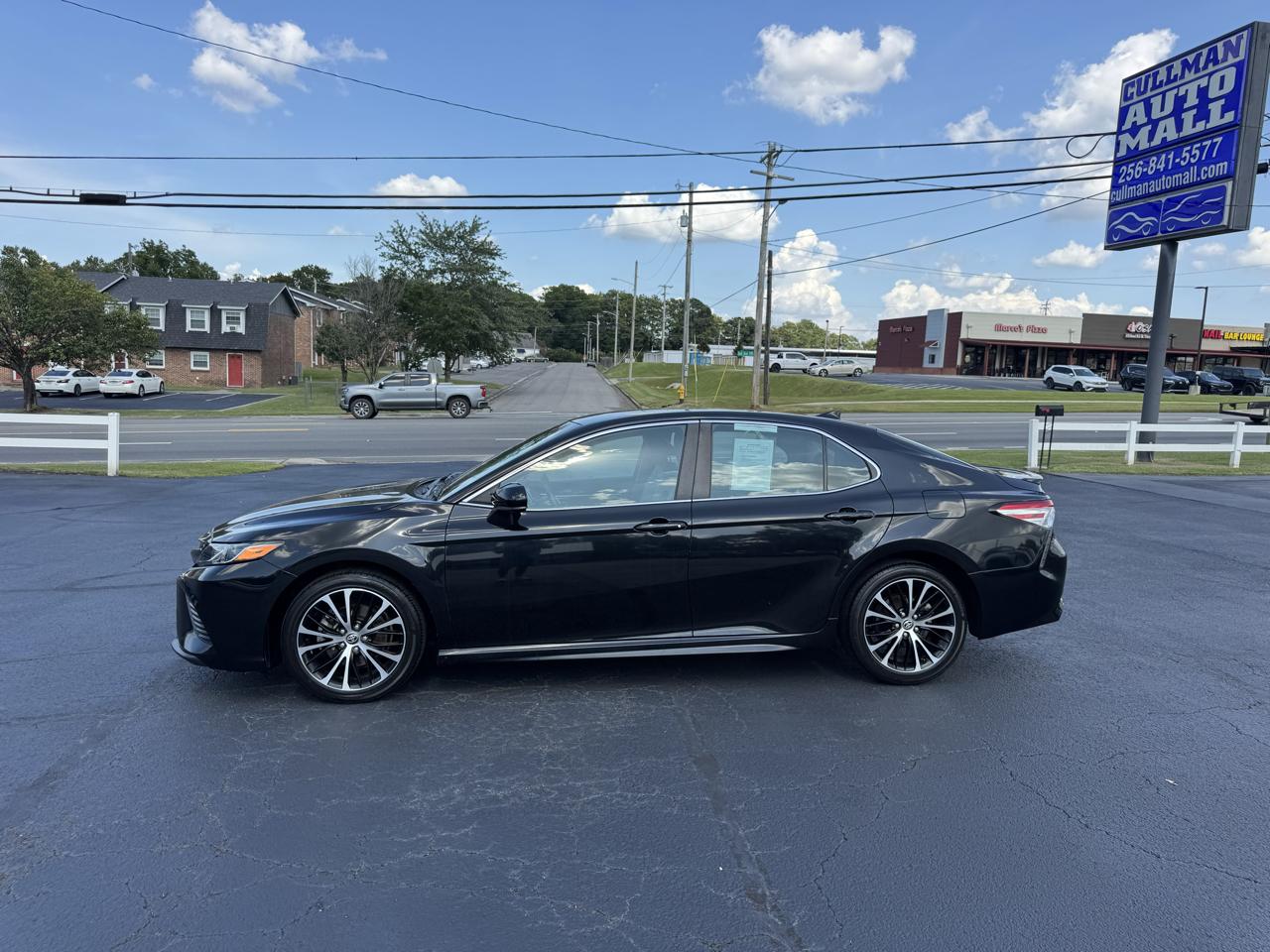 Toyota Camry SE Auto (Natl) 2020