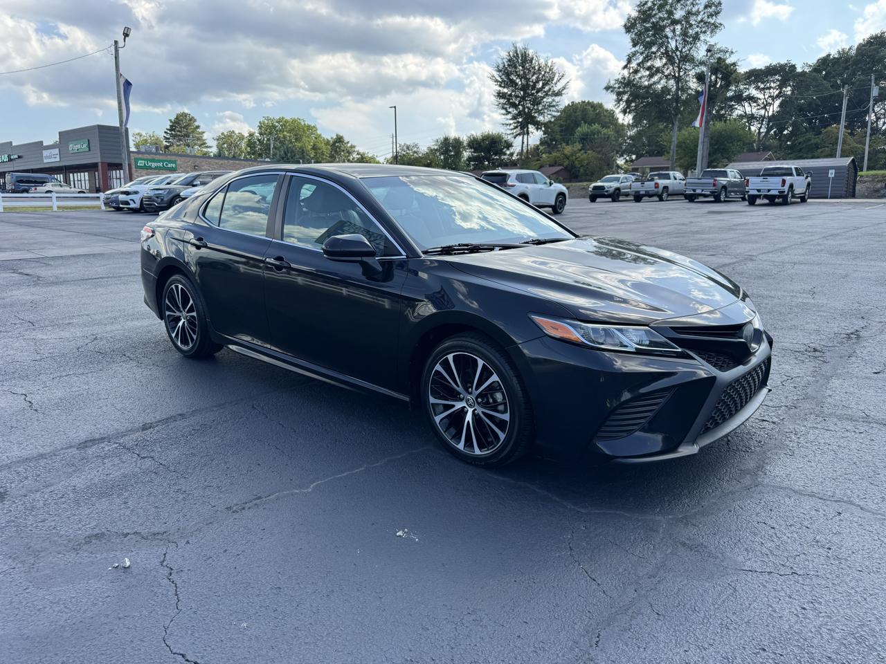 Toyota Camry SE Auto (Natl) 2020