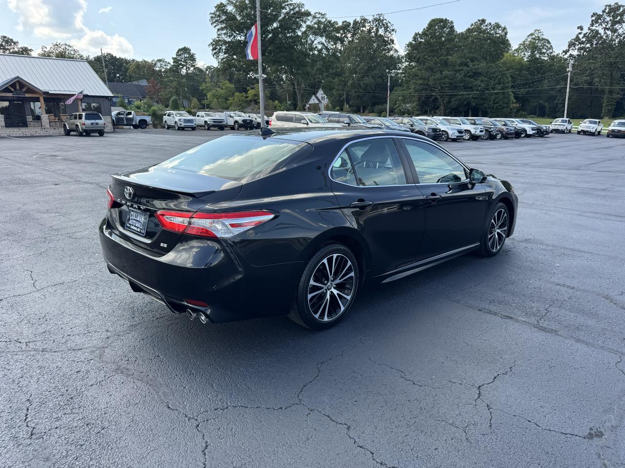 Toyota Camry SE Auto (Natl) 2020