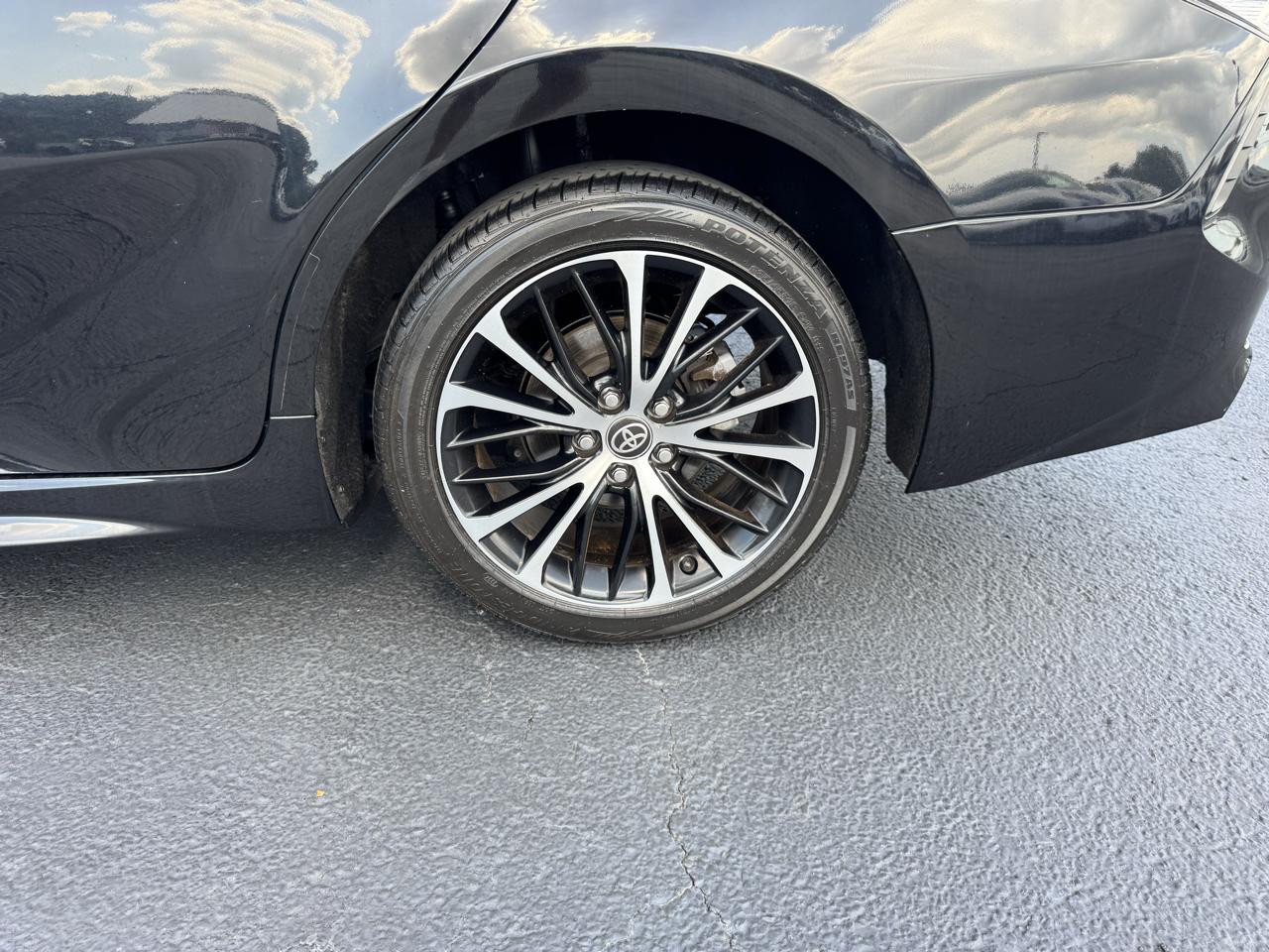 Toyota Camry SE Auto (Natl) 2020