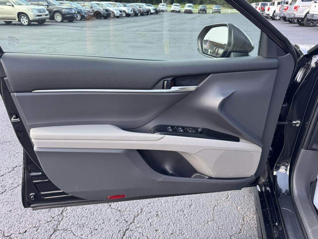 Toyota Camry SE Auto (Natl) 2020