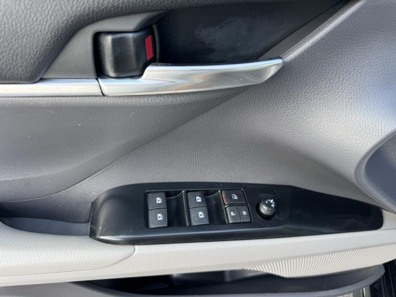 Toyota Camry SE Auto (Natl) 2020