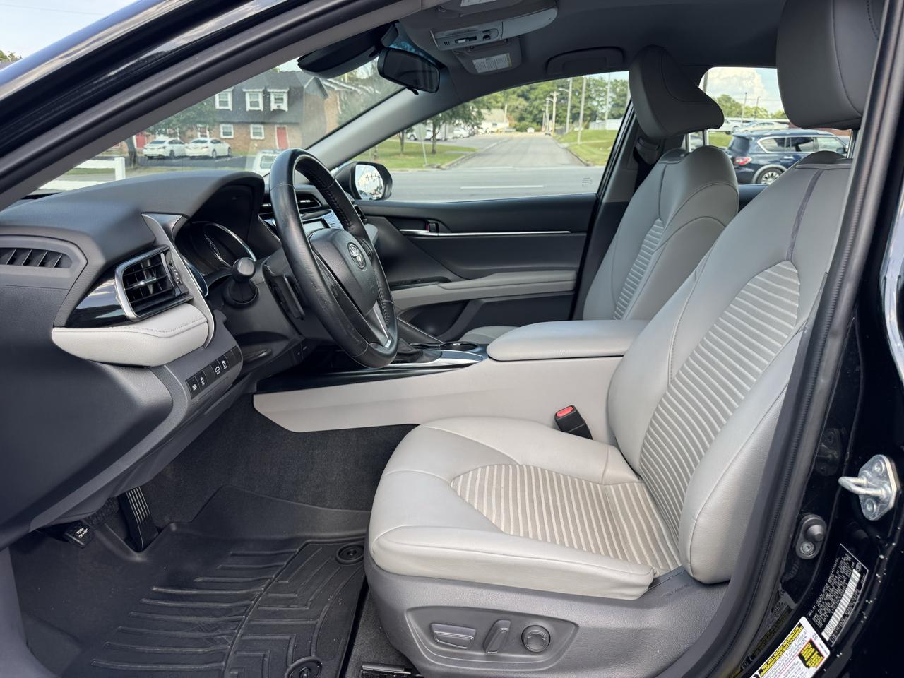 Toyota Camry SE Auto (Natl) 2020