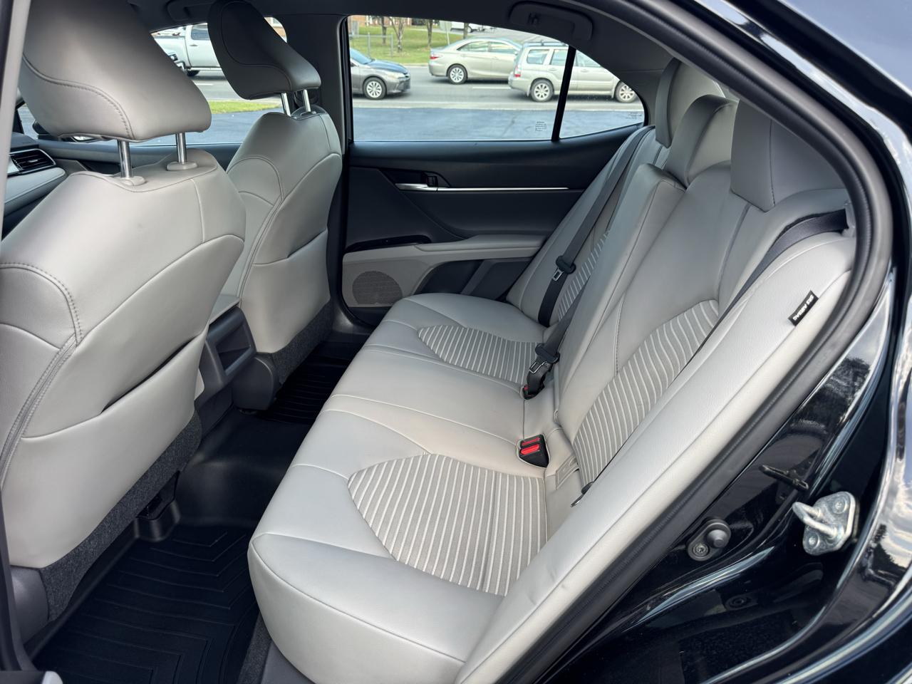 Toyota Camry SE Auto (Natl) 2020