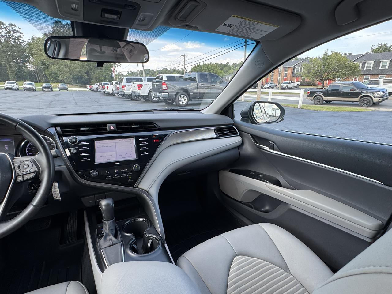 Toyota Camry SE Auto (Natl) 2020