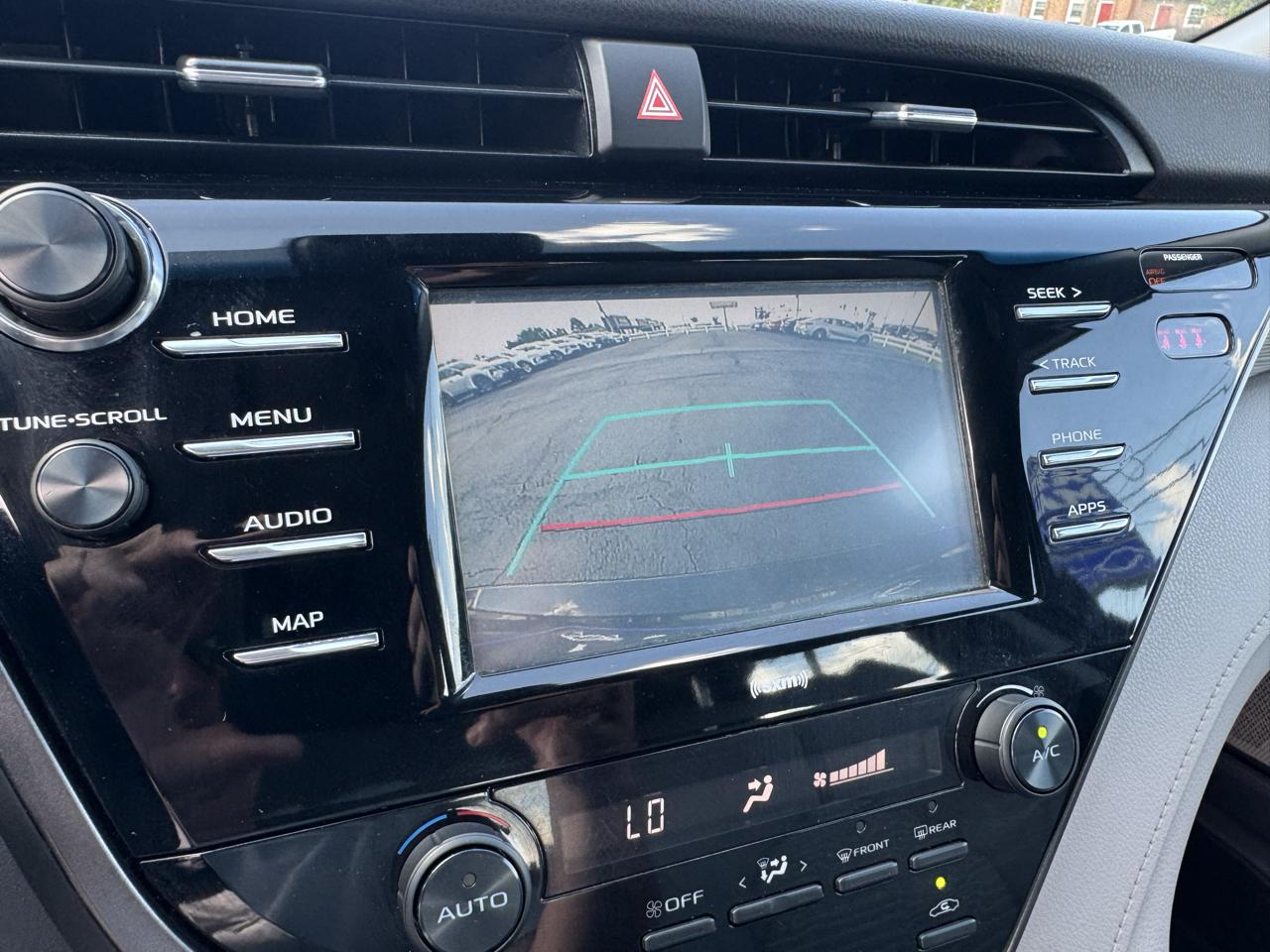Toyota Camry SE Auto (Natl) 2020