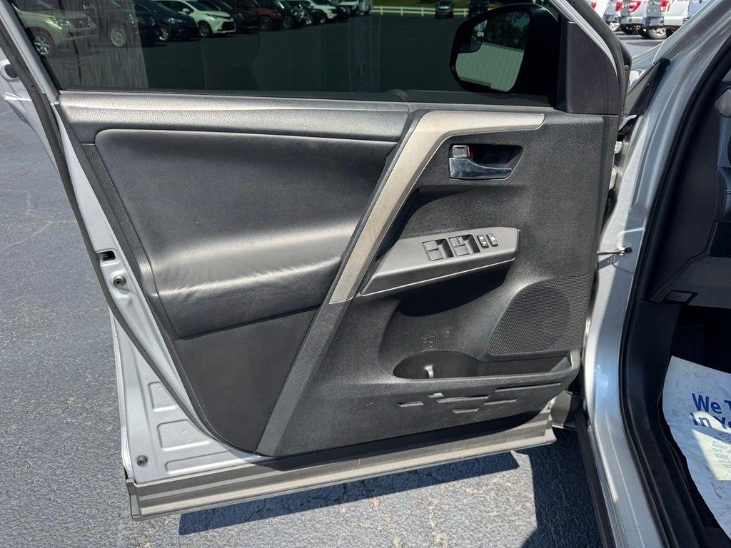 Toyota RAV4 AWD 4dr XLE (Natl) 2016