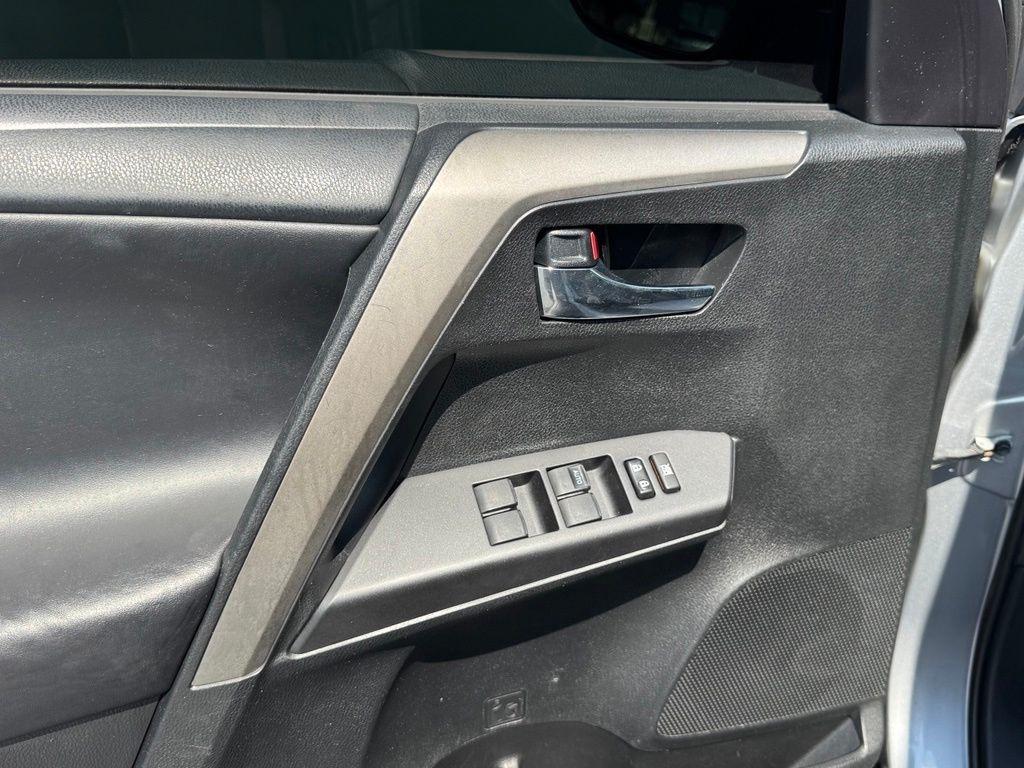 Toyota RAV4 AWD 4dr XLE (Natl) 2016
