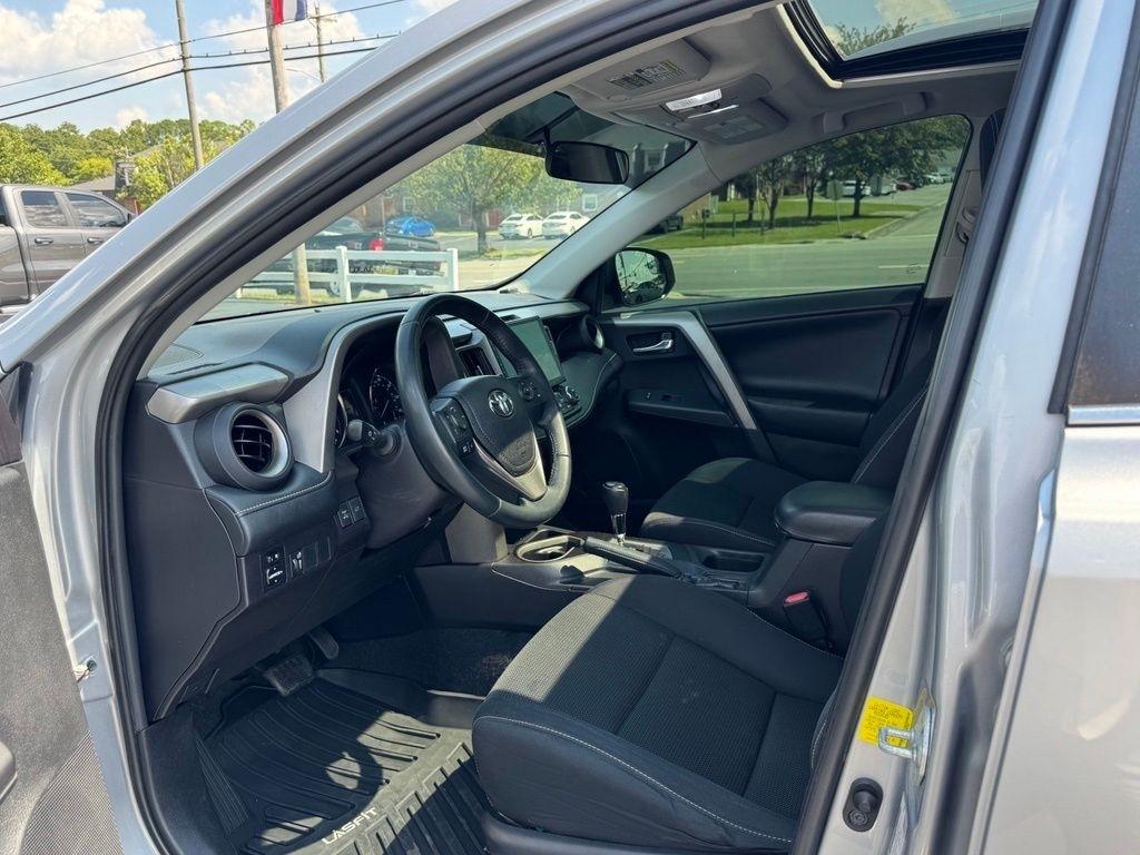 Toyota RAV4 AWD 4dr XLE (Natl) 2016