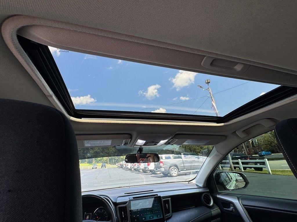 Toyota RAV4 AWD 4dr XLE (Natl) 2016