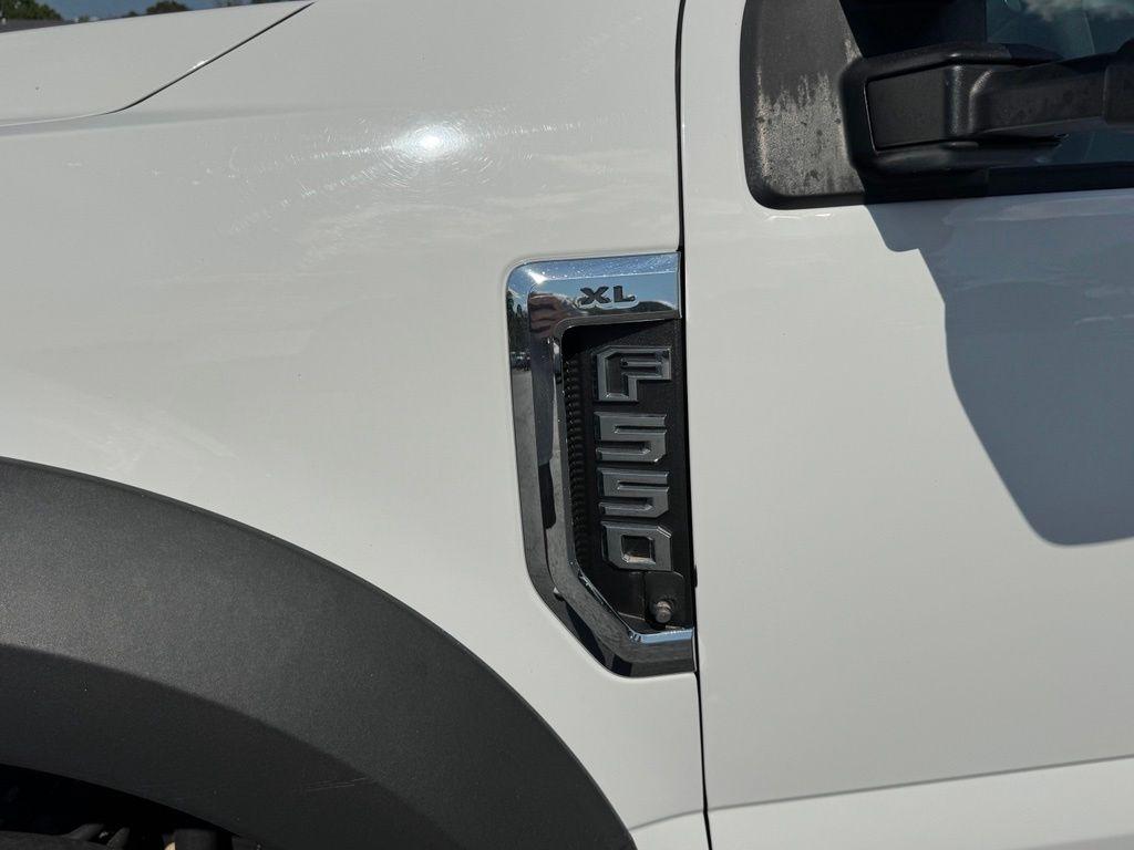 Ford Super Duty F-550 DRW XLT 4WD Reg Cab 145" WB 60" CA 2019