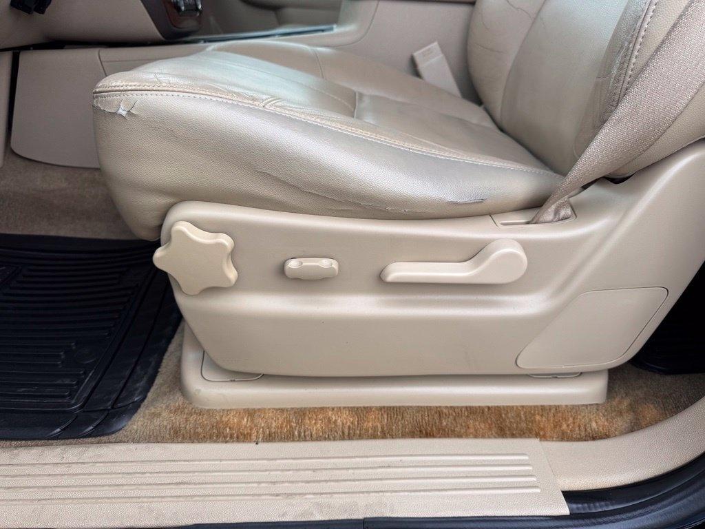Chevrolet Tahoe 4WD 4dr 1500 LT 2011