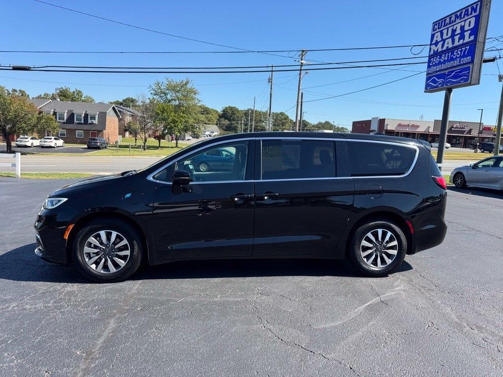 Chrysler Pacifica photo 2