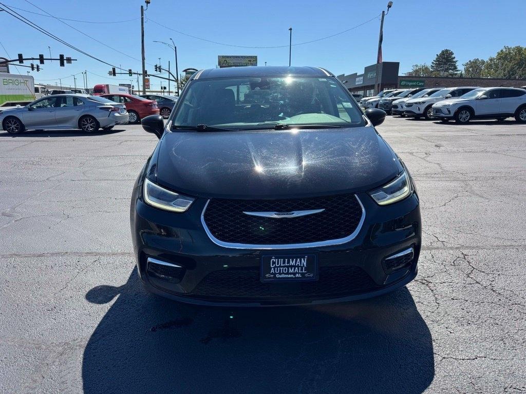 Chrysler Pacifica photo 3