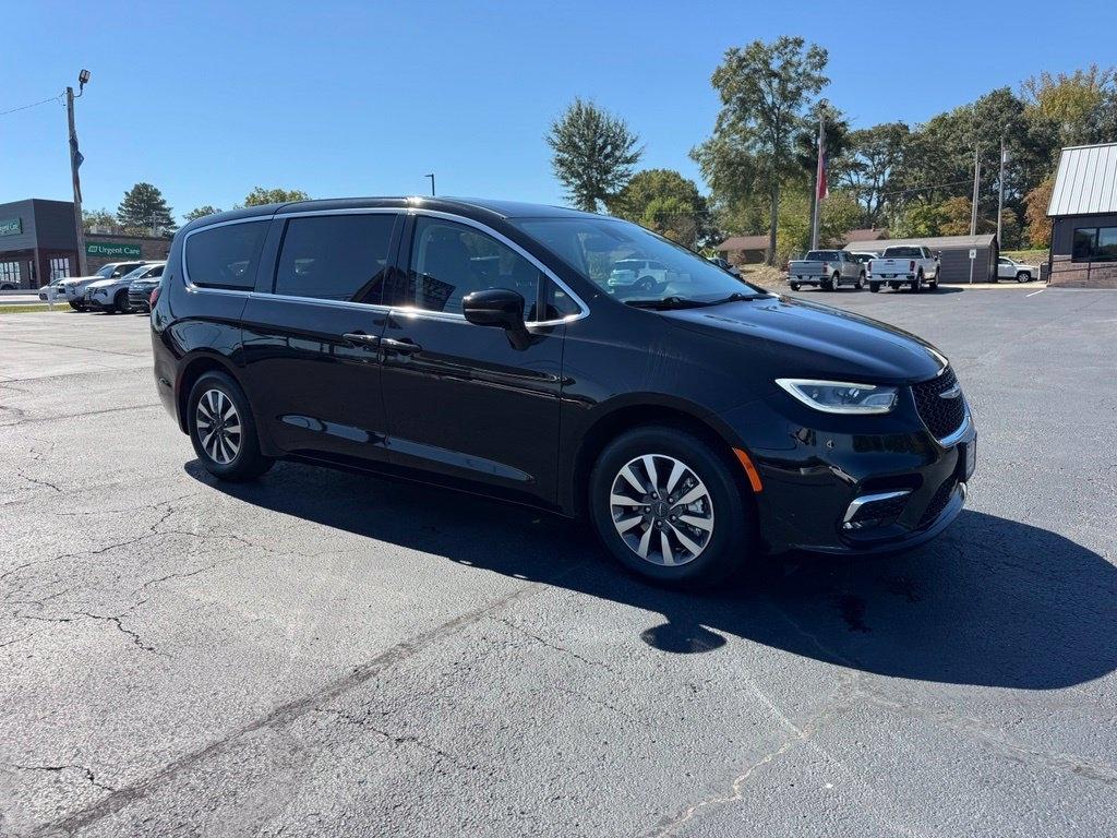 Chrysler Pacifica photo 4