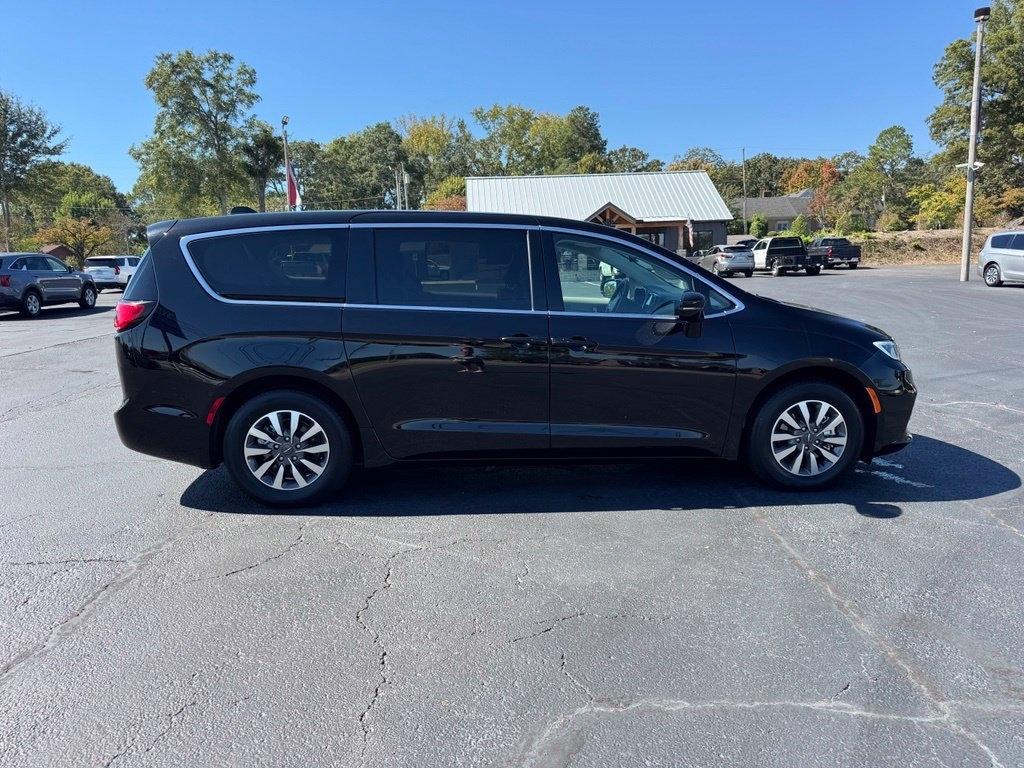 Chrysler Pacifica photo 5