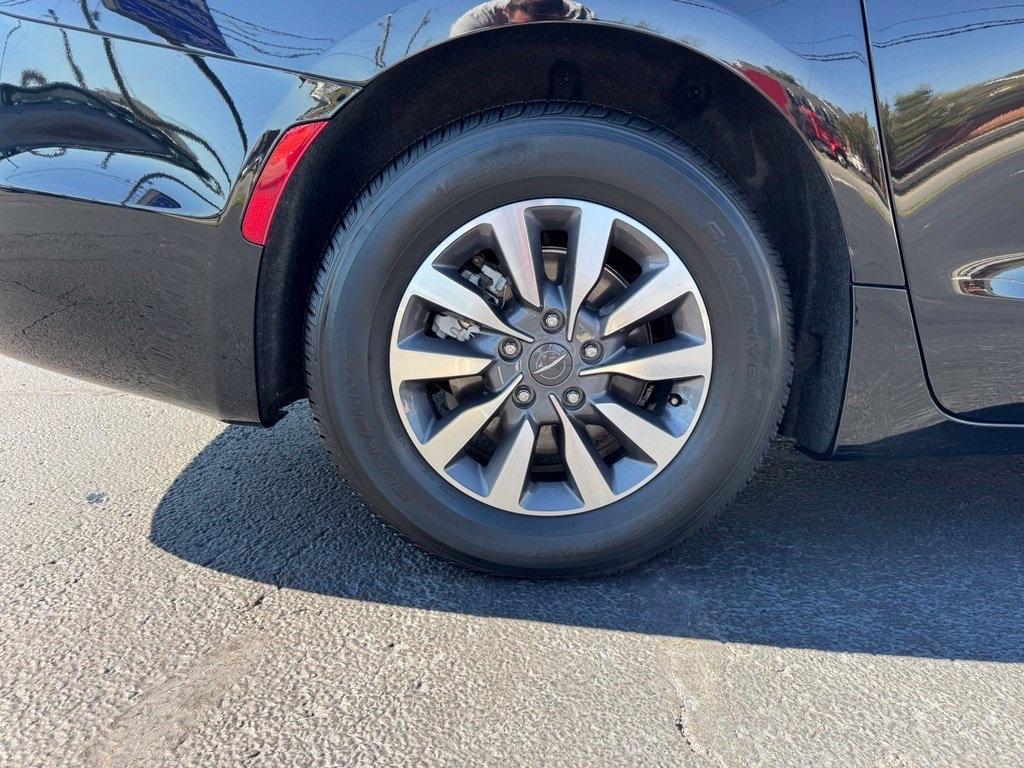 Chrysler Pacifica photo 10