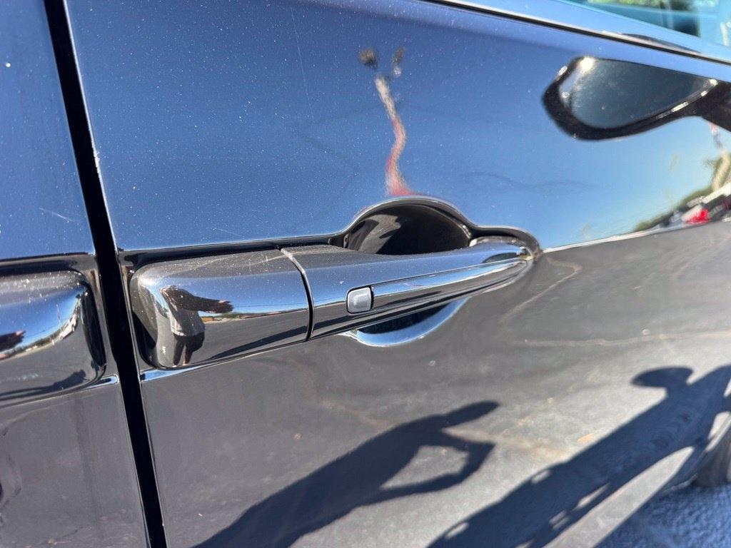 Chrysler Pacifica photo 11