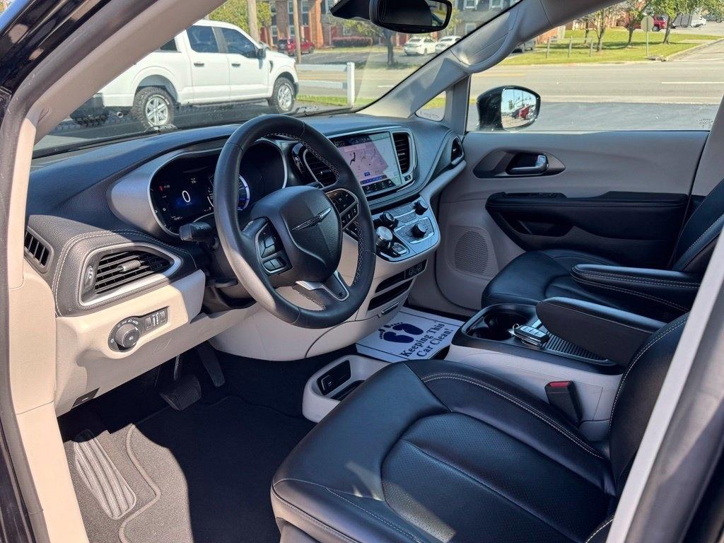 Chrysler Pacifica photo 15