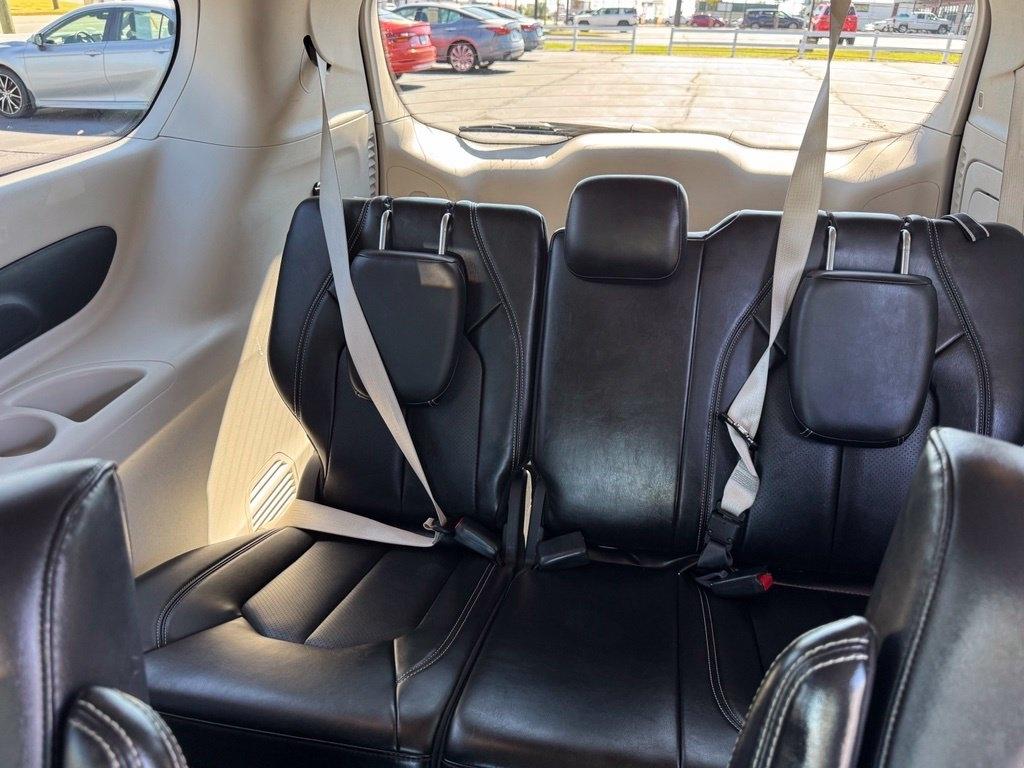 Chrysler Pacifica photo 19