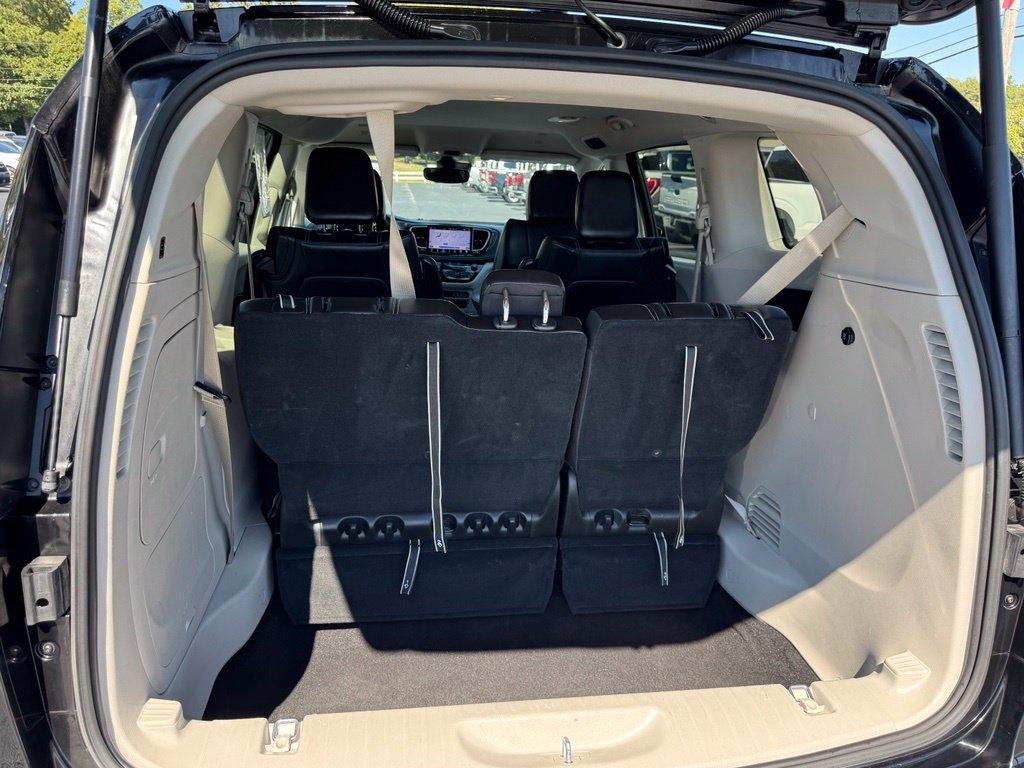 Chrysler Pacifica photo 20