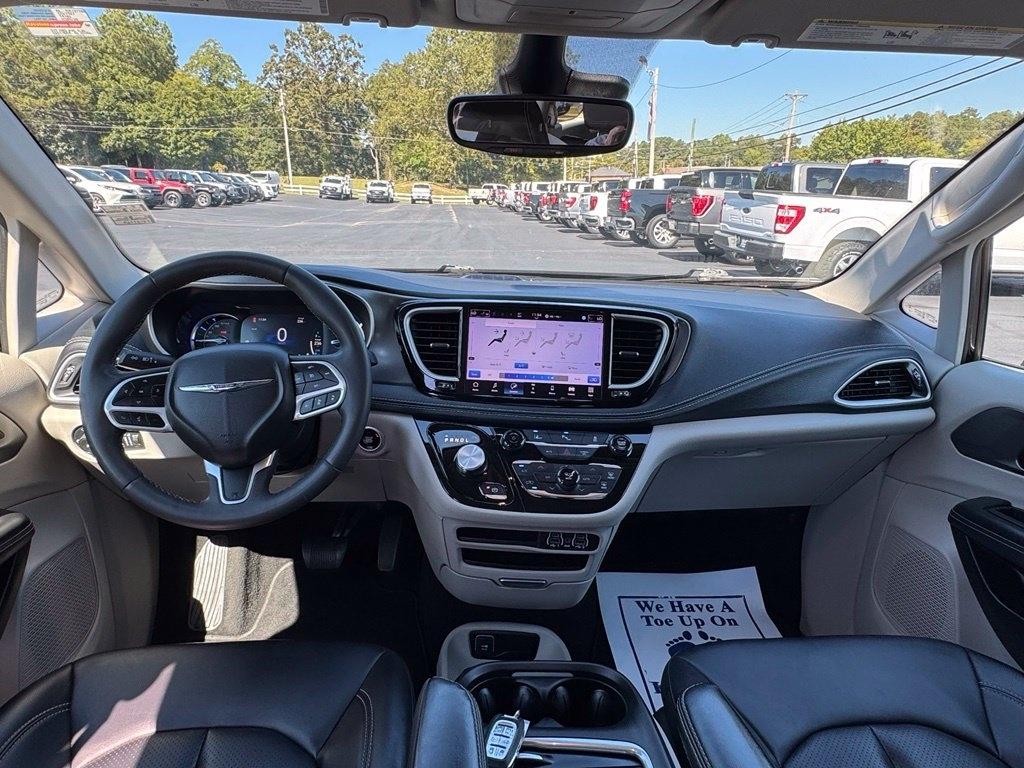 Chrysler Pacifica photo 23