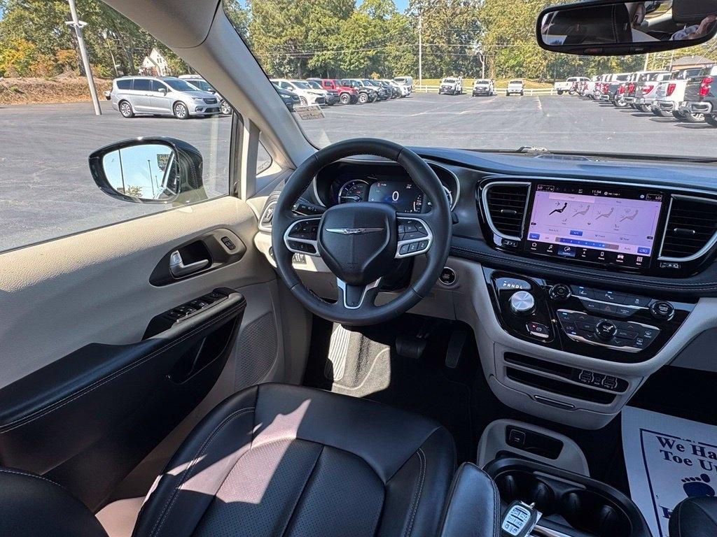 Chrysler Pacifica photo 24