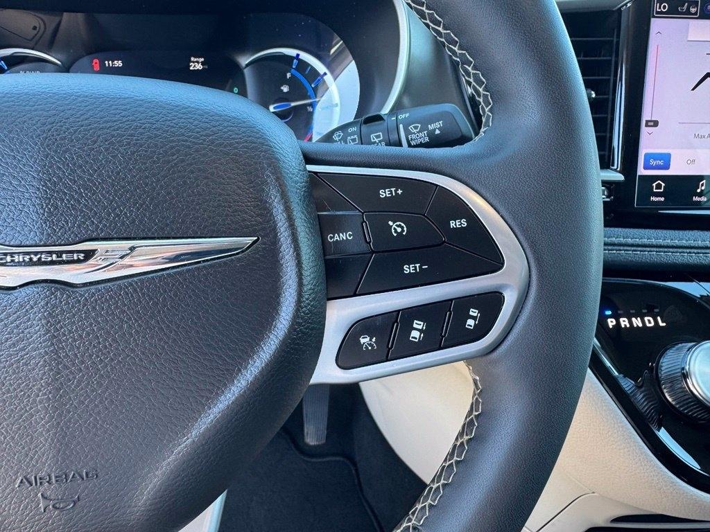 Chrysler Pacifica photo 27