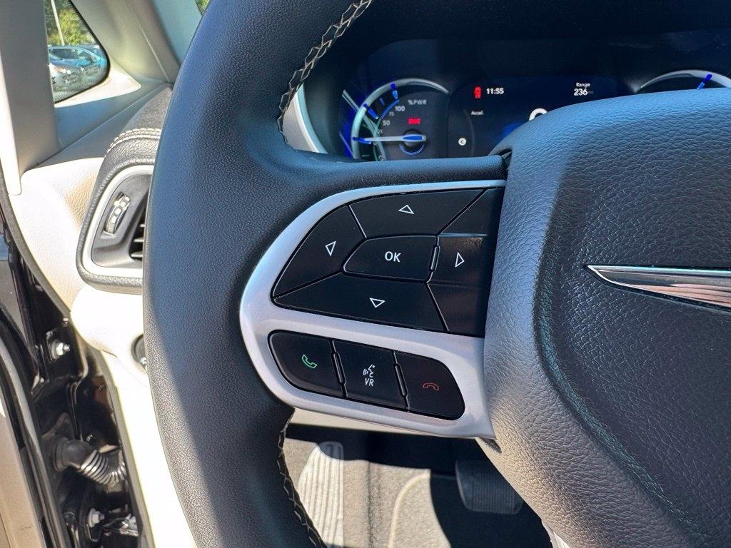 Chrysler Pacifica photo 28