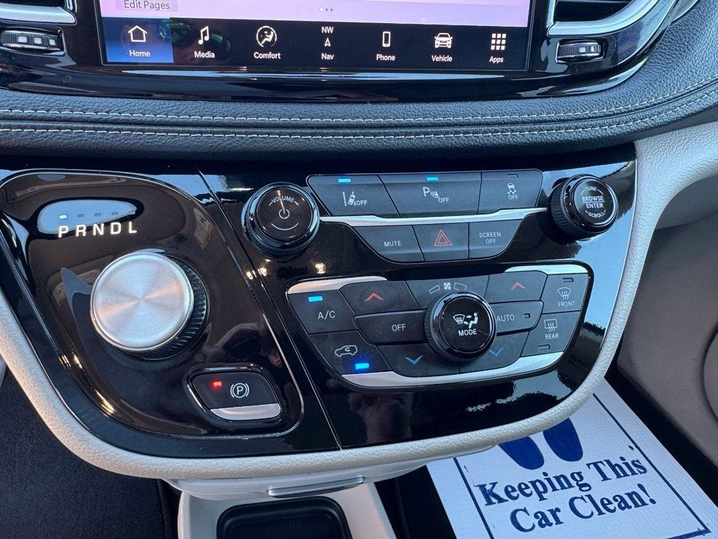 Chrysler Pacifica photo 31