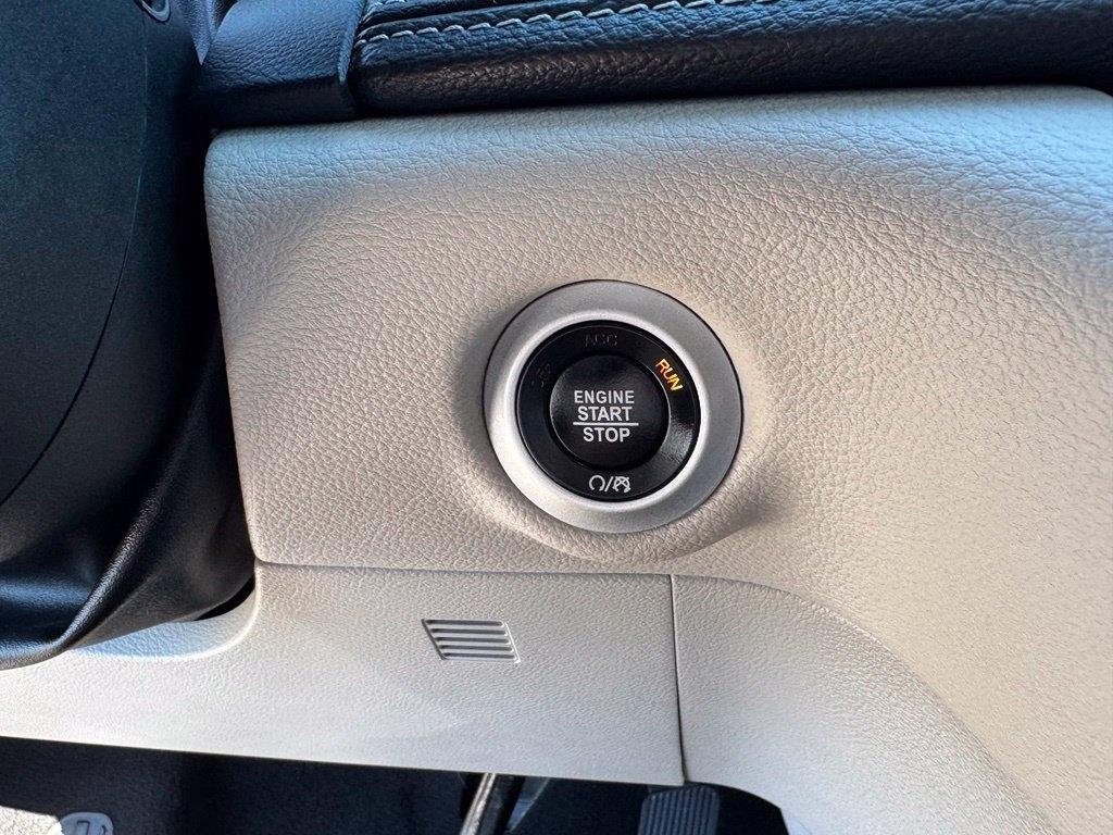 Chrysler Pacifica photo 33