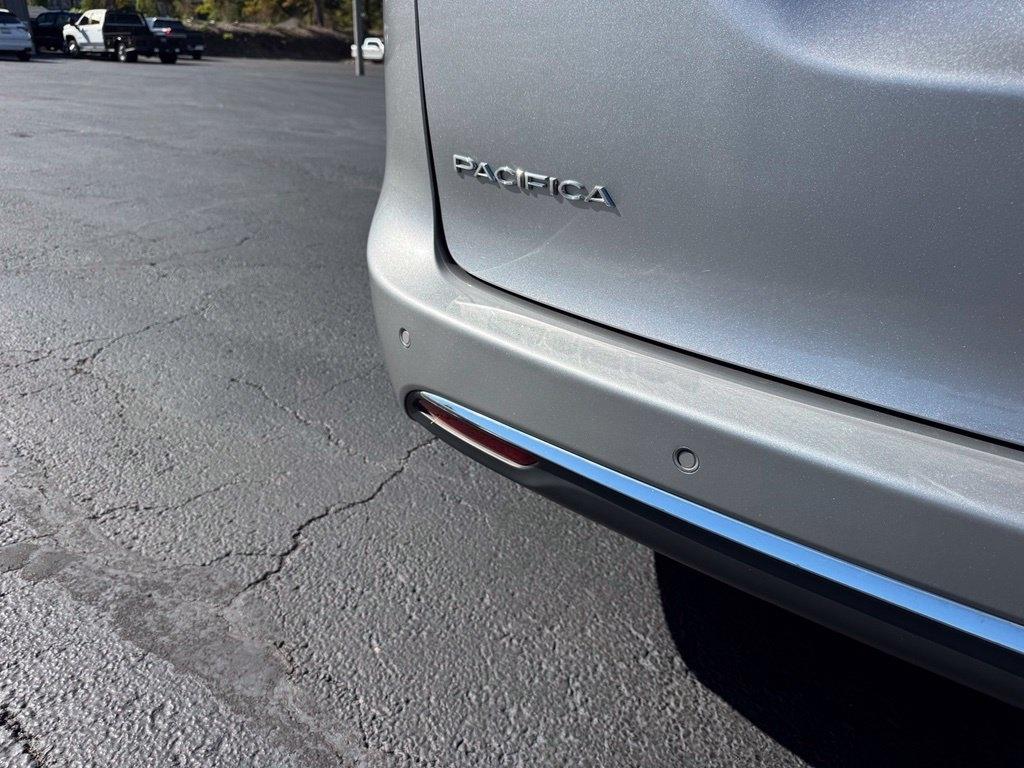 Chrysler Pacifica Touring L FWD 2021