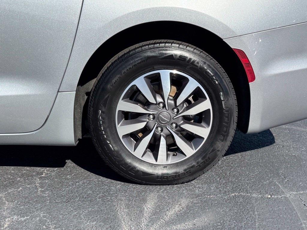 Chrysler Pacifica Touring L FWD 2021