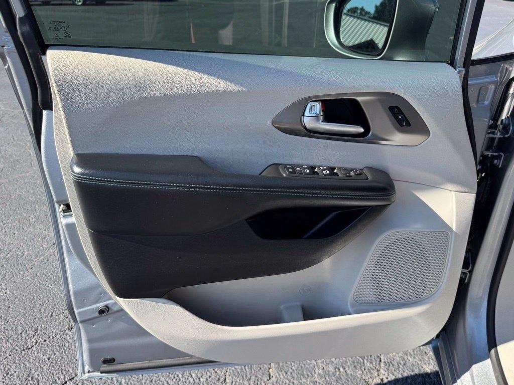 Chrysler Pacifica Touring L FWD 2021