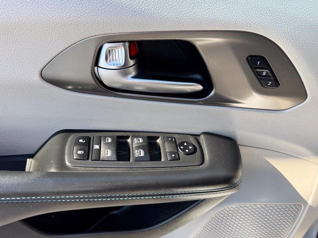 Chrysler Pacifica Touring L FWD 2021