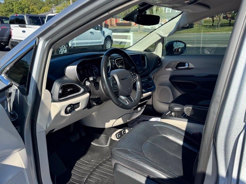 Chrysler Pacifica Touring L FWD 2021