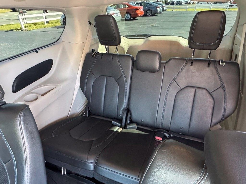 Chrysler Pacifica Touring L FWD 2021