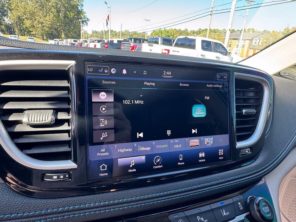 Chrysler Pacifica Touring L FWD 2021