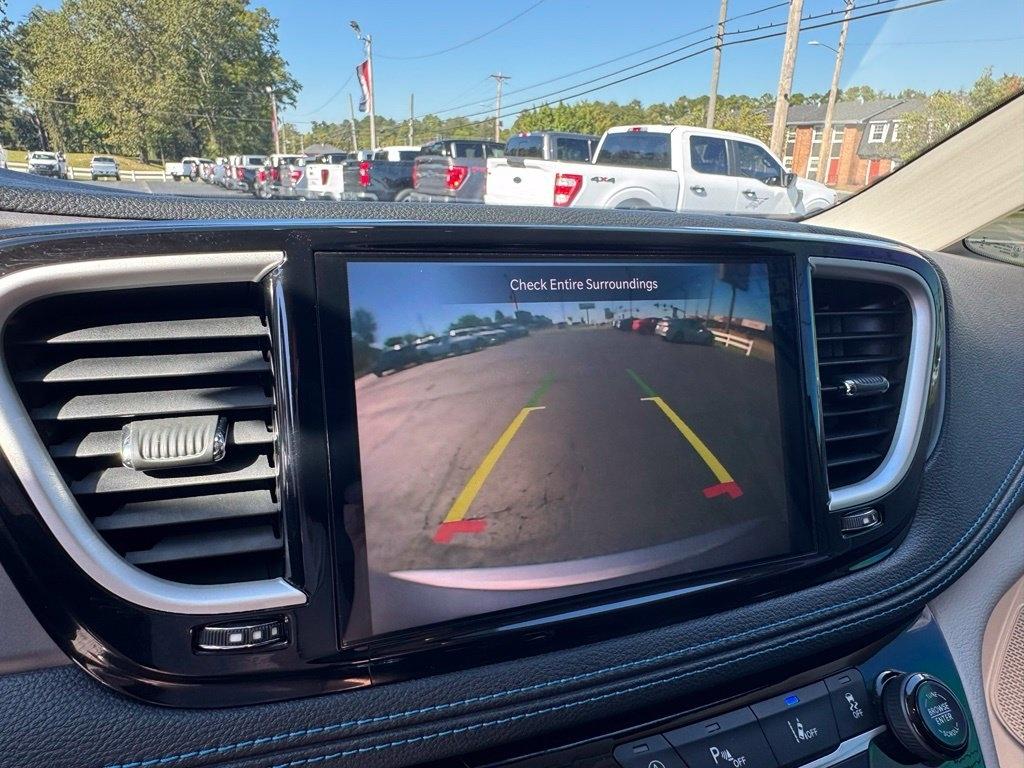 Chrysler Pacifica Touring L FWD 2021