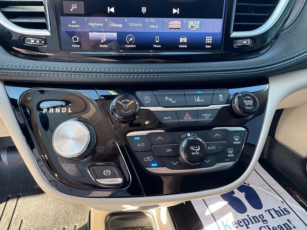 Chrysler Pacifica Touring L FWD 2021