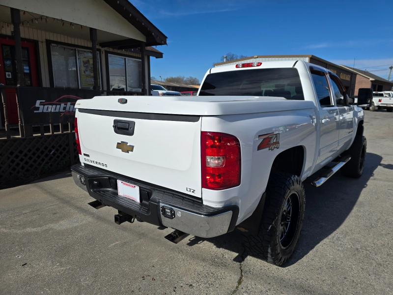 Chevrolet Silverado 1500 LTZ Crew Cab 4WD 2011