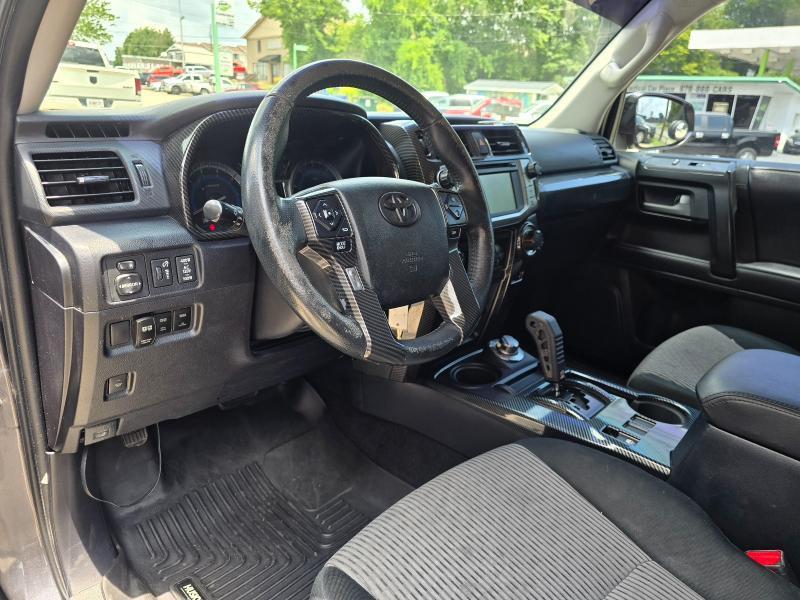 Toyota 4Runner SR5 4WD 2016