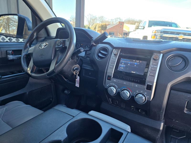 Toyota Tundra SR5 4.6L V8 Double Cab 2WD 2017