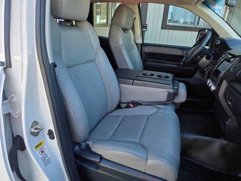 Toyota Tundra SR5 4.6L V8 Double Cab 2WD 2017