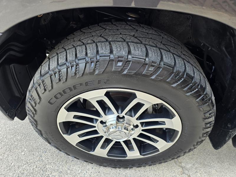 Toyota Tundra Tundra-Grade CrewMax 4.6L 2WD 2012