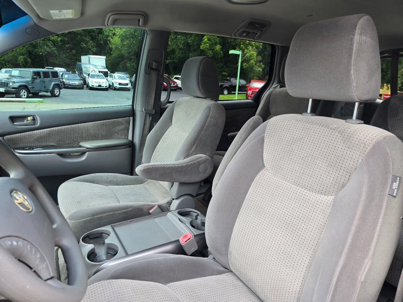 Toyota Sienna CE FWD 7 Passenger 2010