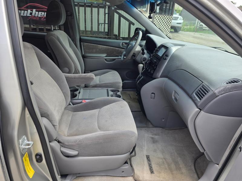 Toyota Sienna CE FWD 7 Passenger 2010