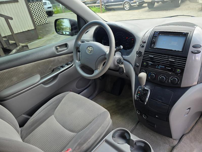 Toyota Sienna CE FWD 7 Passenger 2010