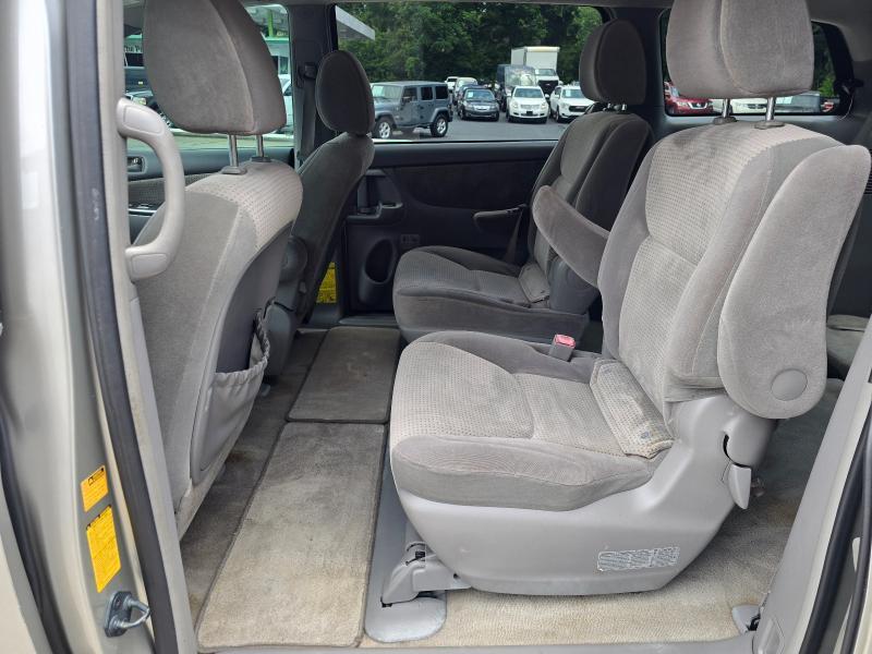 Toyota Sienna CE FWD 7 Passenger 2010