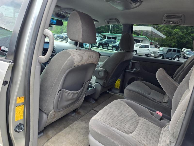 Toyota Sienna CE FWD 7 Passenger 2010